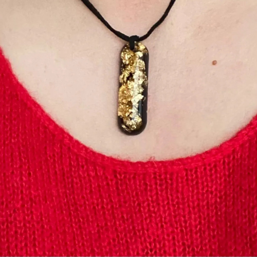 Pendant Necklace with gold flakes