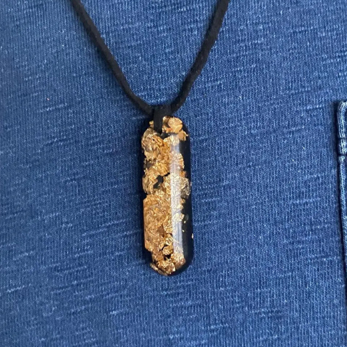 Pendant Necklace with gold flakes