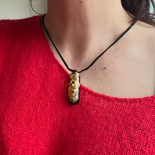 Pendant Necklace with gold flakes